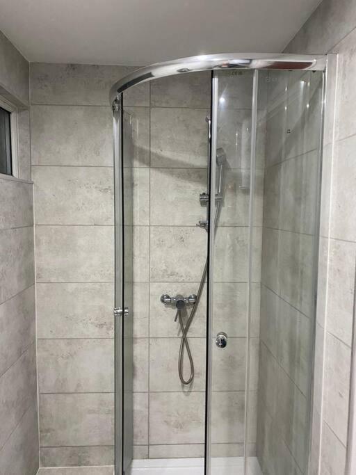 A Spacious Double Bed Studio Stoke-on-Trent Exterior photo