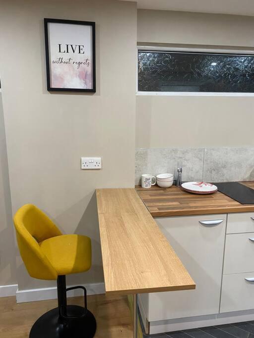 A Spacious Double Bed Studio Stoke-on-Trent Exterior photo