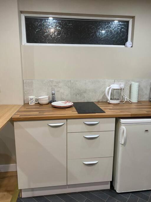 A Spacious Double Bed Studio Stoke-on-Trent Exterior photo